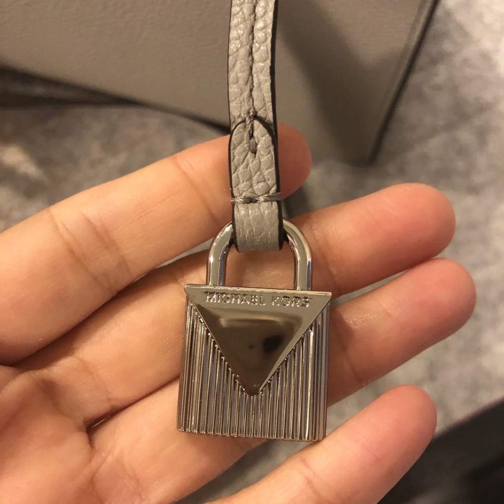 Michael Kors mini cross body - Picture 5 of 11